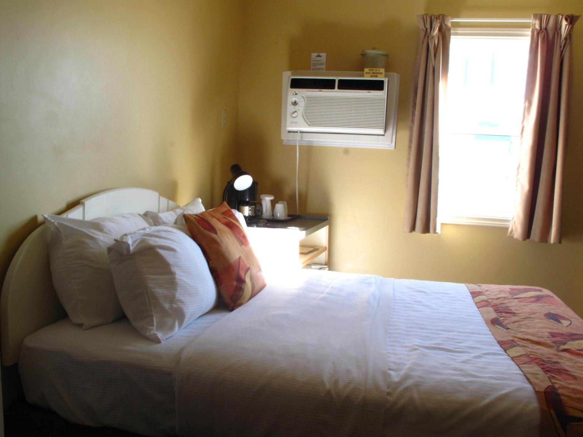 Brigantine Inn Lunenburg Extérieur photo