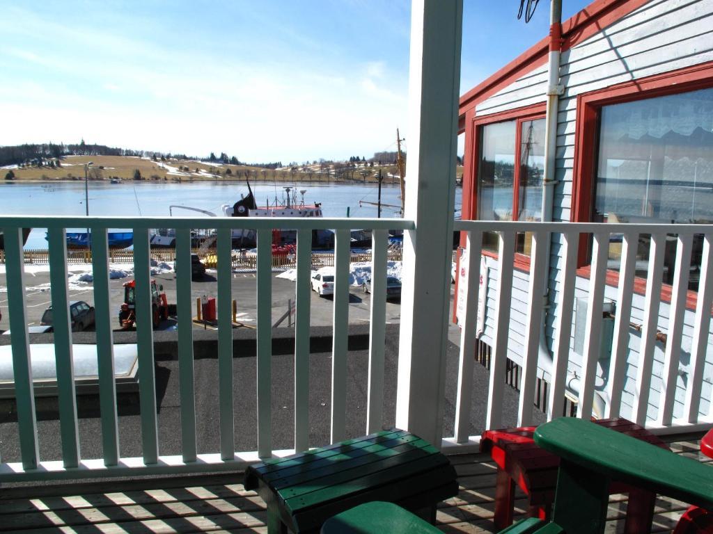 Brigantine Inn Lunenburg Extérieur photo